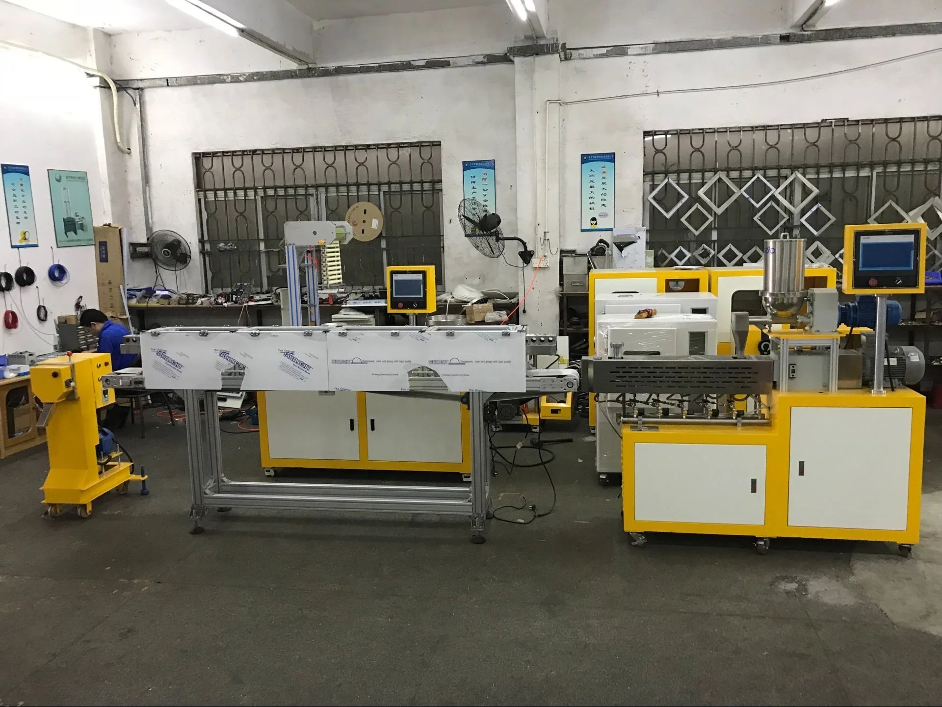 Пластиковый лабораторный экструдер ПЭТ/ПВХ/ПВД/ЭВА Переработка пластика воздушный охлаждающий мини-ковращающийся двойной винтовой