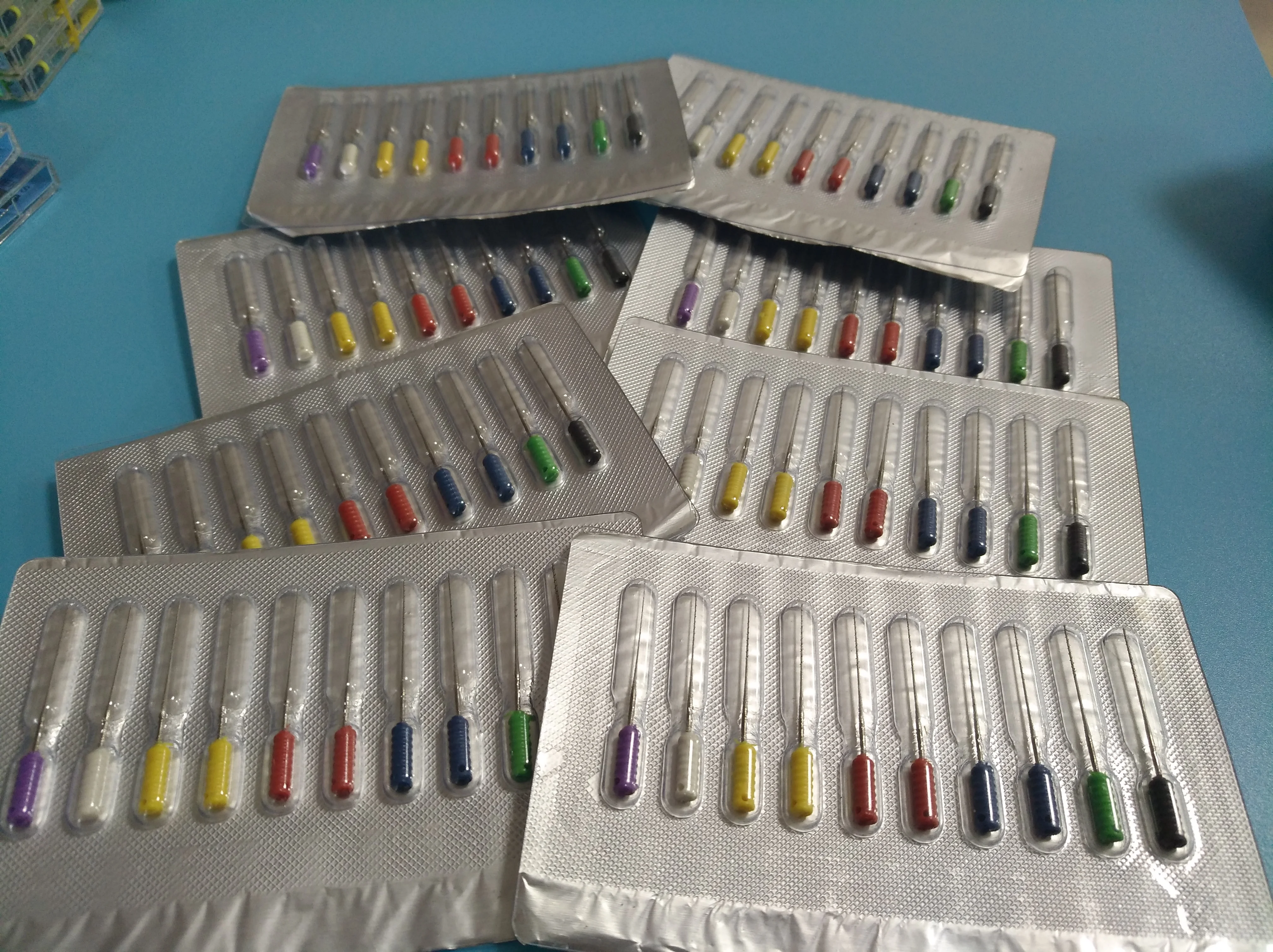 Стоматологические эндофайлы короткие зубчатые броши