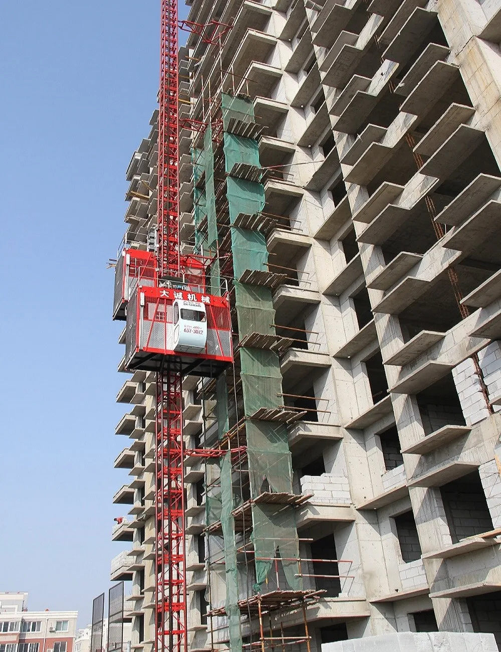 Dacheng Machinery manufactured person hoist lift