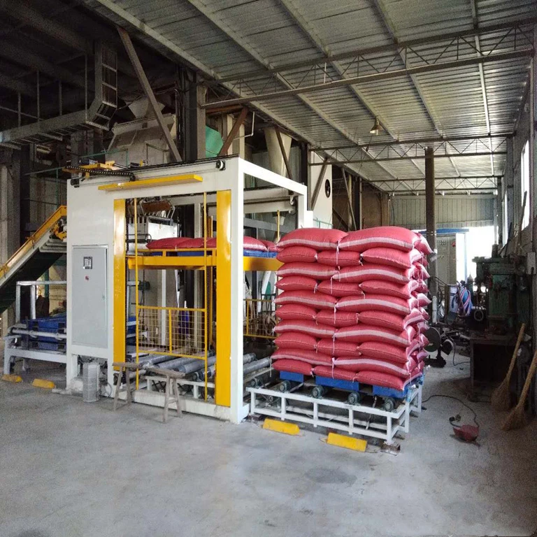 Automatic plastic bottle palletizer