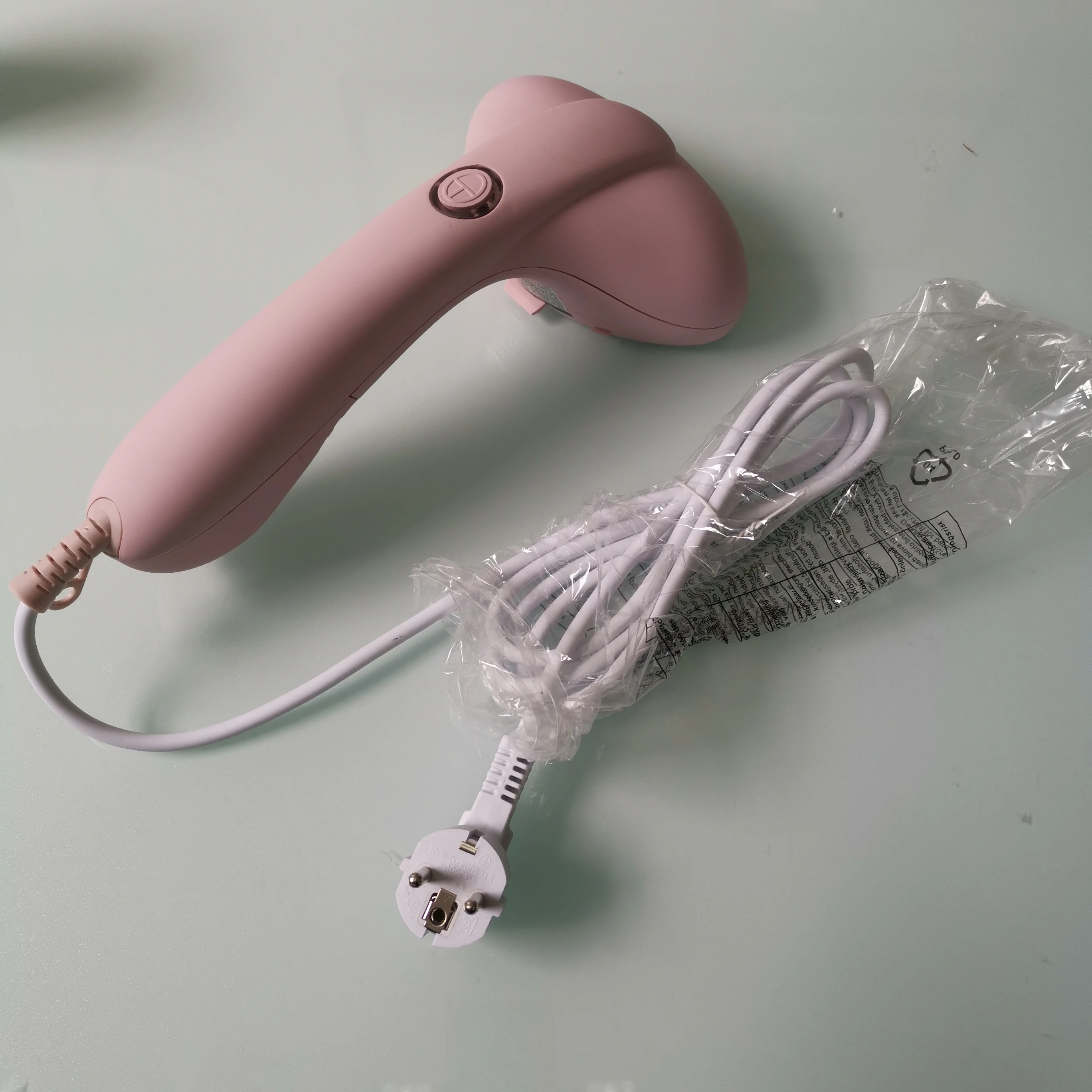 Garment Steamer 85ml Portable Handheld Fabric Steamer with matte rubber painting stock selling in a low price--VDE PLUG