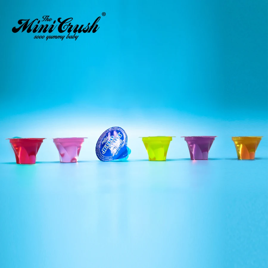 Тропический фруктовый коктейль в чашках шприц для водки Jello Shot