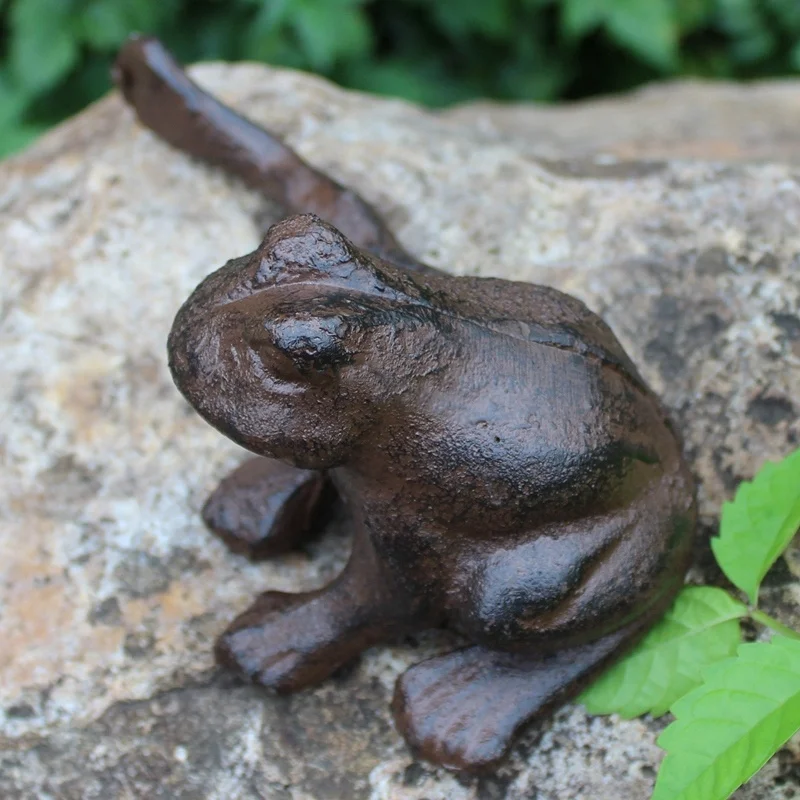 
European Retro cast iron frog 