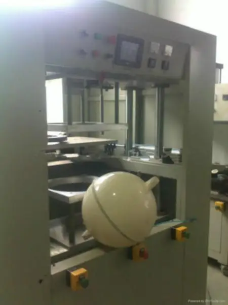 Hot plate welding machine for automobile water tank