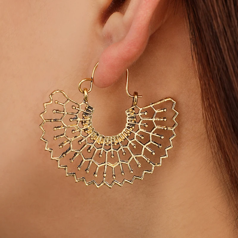 2019 New Arrival Gypsy Silver Gold Half Round Earrings Metal Hollow Flower Spidery  C Shape Drop Fashion Earrings Women