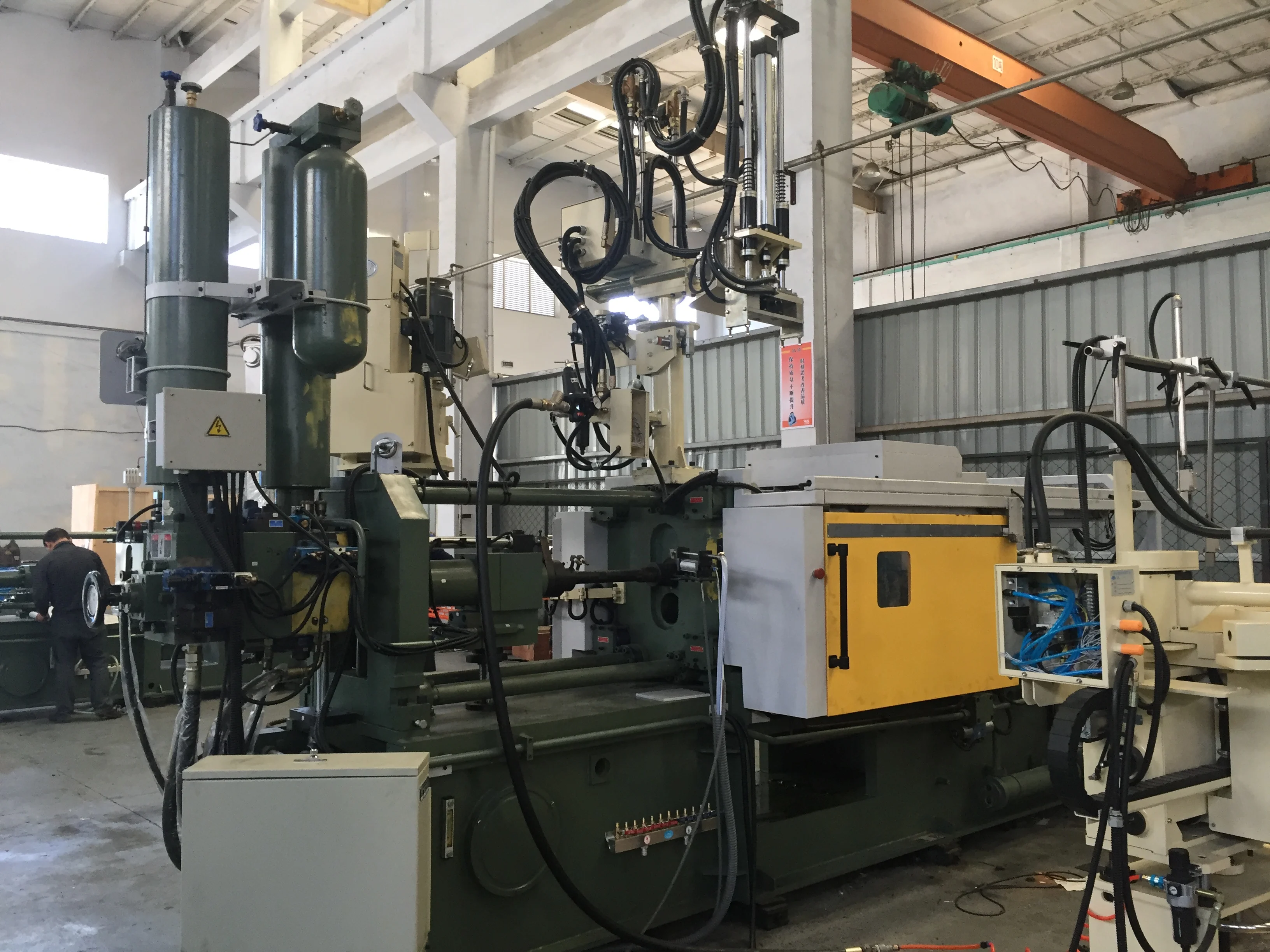 Haichen horizontal aluminium radiator cold chamber injection machine