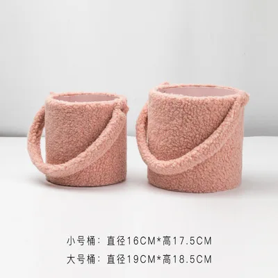 2 pcs color knitwear flower hugger flower box in stock