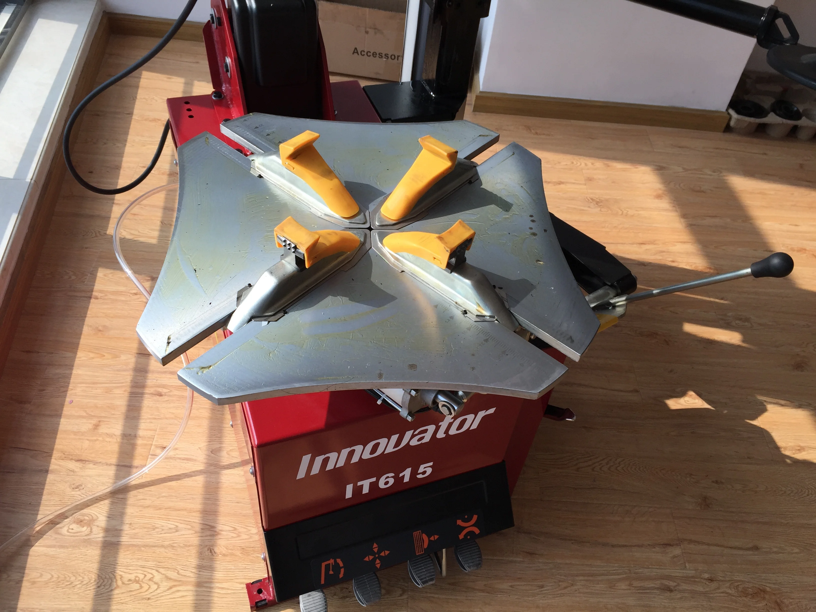 INNOVATOR machine for repairing changing tire equipment for mounting the tire from rim updated newest tire changer for removing