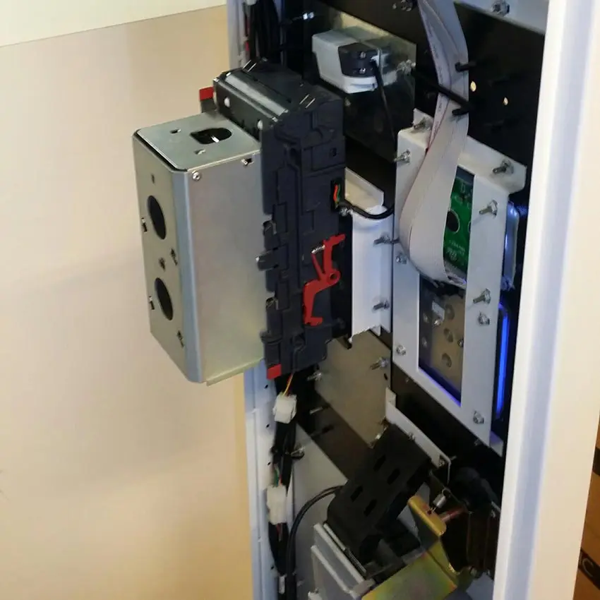 Cold drinks beverage vending machine with lifetime free maintenance service