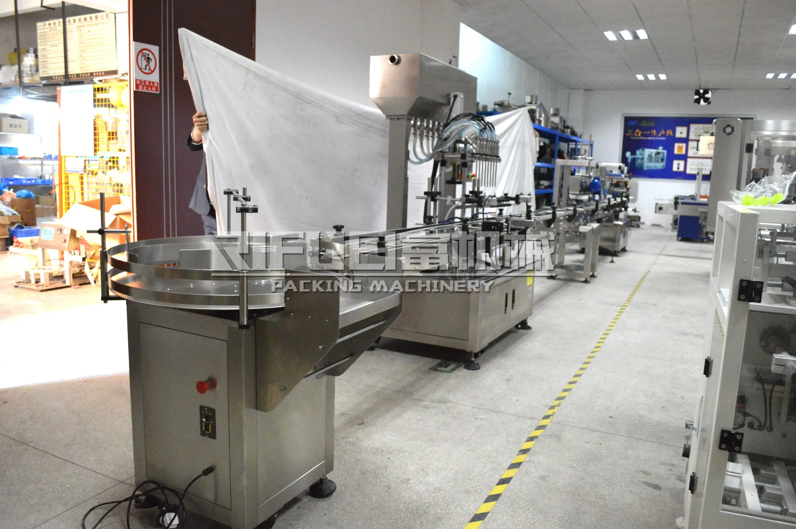 Automatic Glass Bottle Juice Filling Machine / Wine Bottling Equipment Line