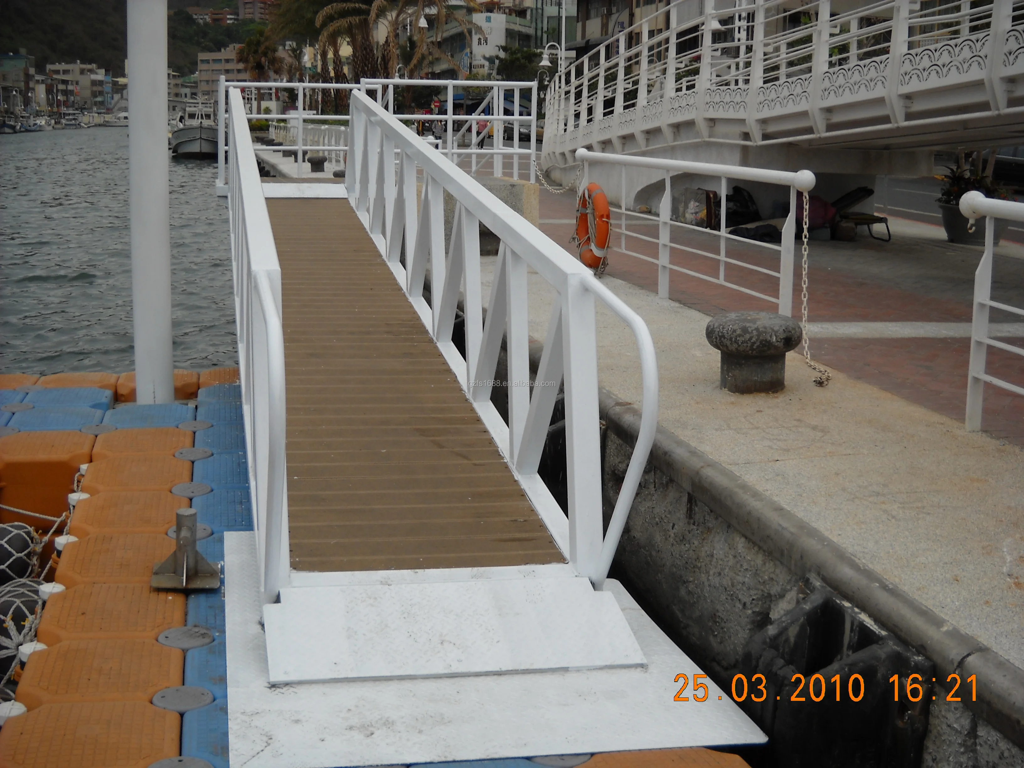 Economic corrosion resistant aluminum material handrail gangway for marine