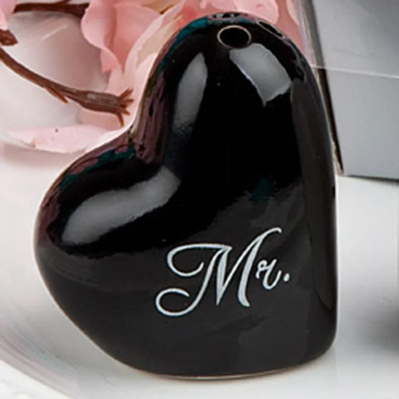 Giveaway Souvenir High Quality Mr and Mrs Salt and Pepper Shaker Wedding Gift