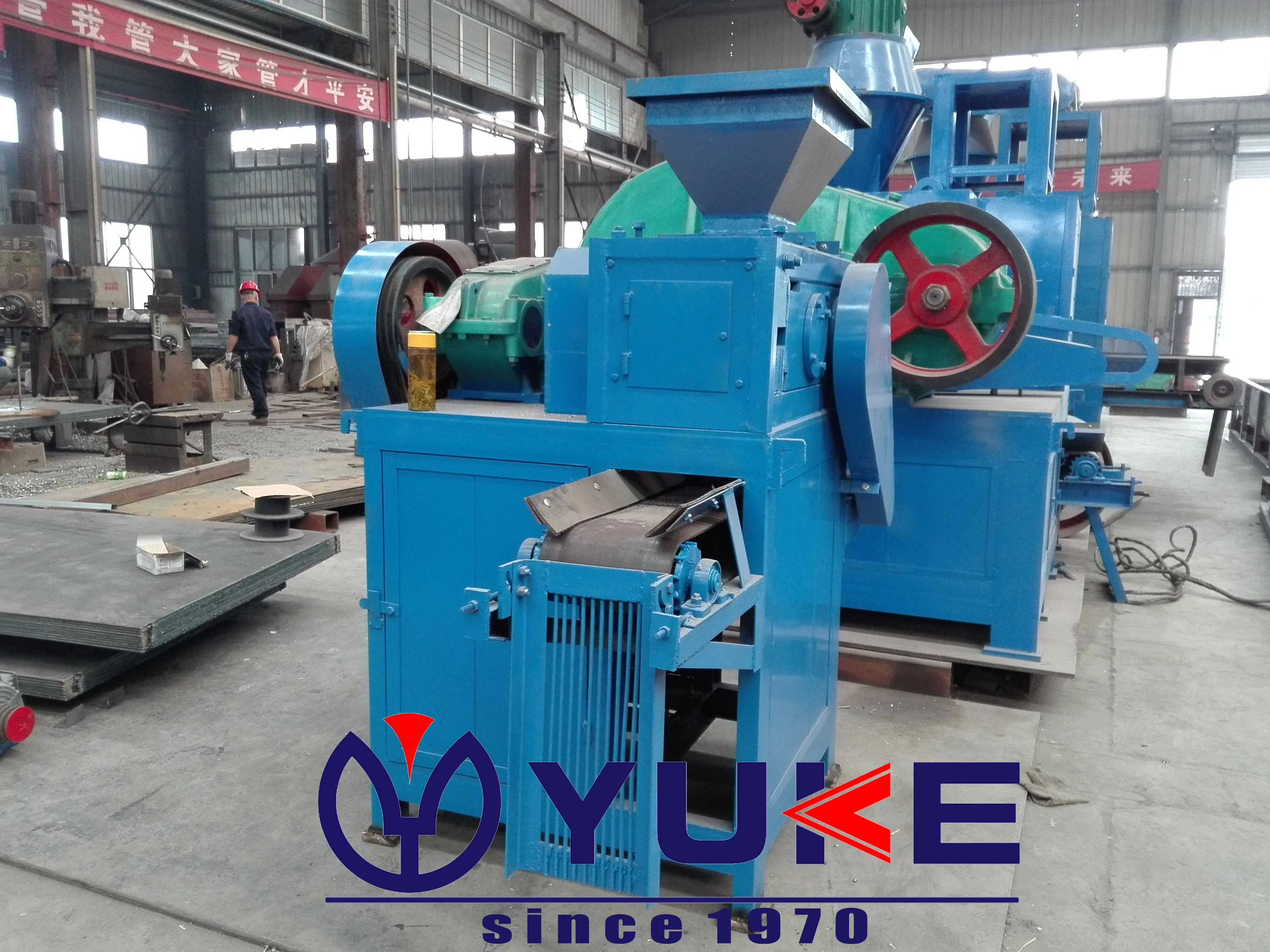 Top quality-assured pillow shape coal powder briquetting machine