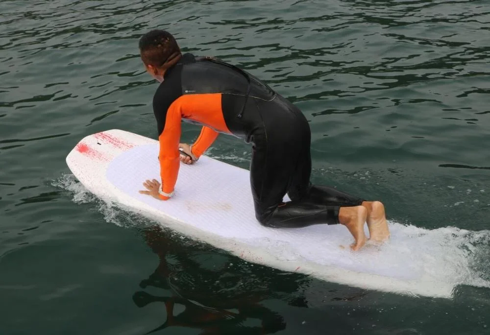 2022Cool Adult Water Sports 5000W Electric Hydrofoil Surfboard, Remote Control 35Km/h Electric Sea Scooter Flying Wakeboard