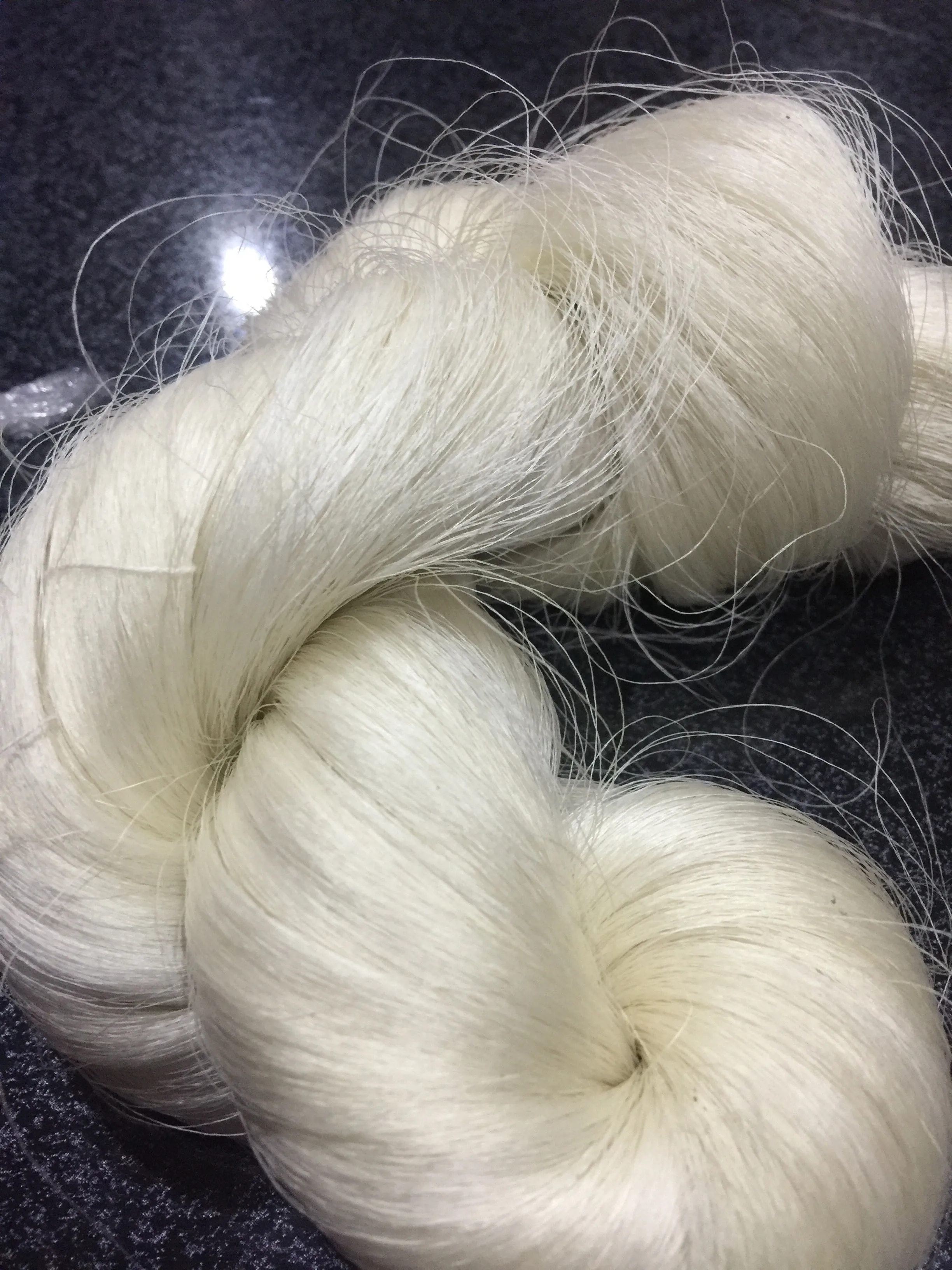 100% Spun Silk Yarn Mulberry Silk Yarn In China