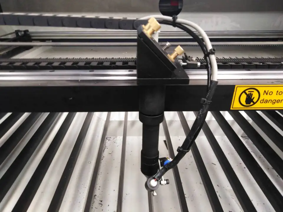 wood acrylic leather automatic co2 laser engraving machine