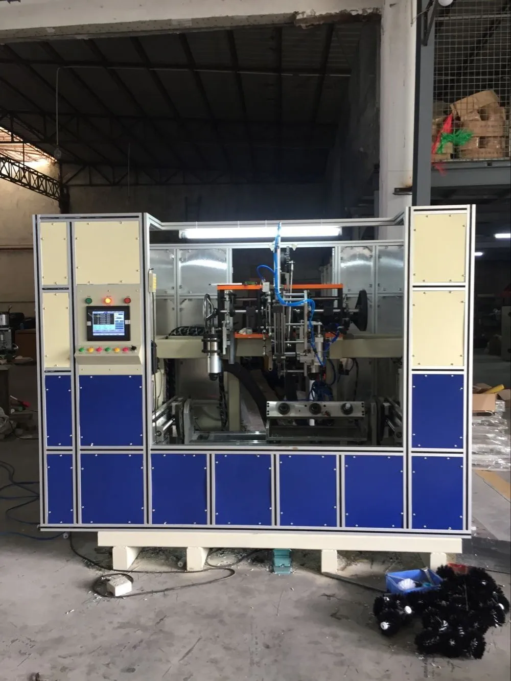 
High production customized CNC 3 axis 2 drilling 1 tufting hockey brush making machine make toilet brush/household hockey brush 