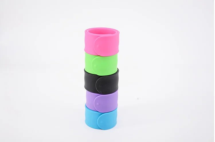 Factory Wholesale Silicone Pat Circle Clap Snap Ring Wrist Strap Toy Bracelets Promotional Gift Ruler