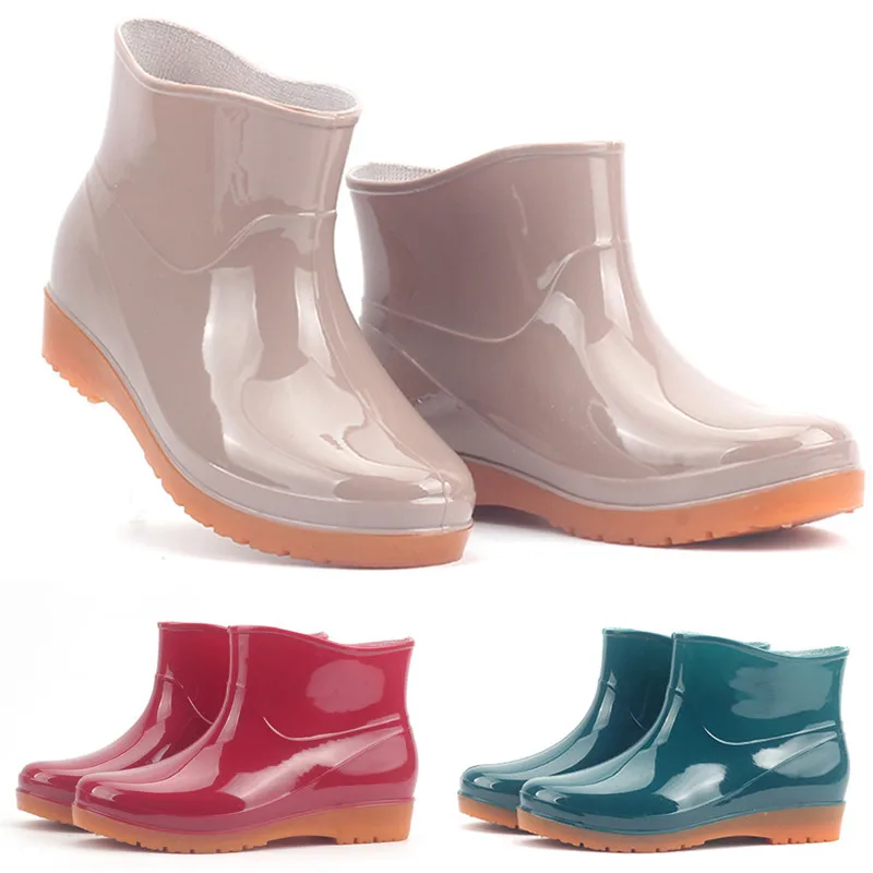 Wholesale New Leisure Customized Waterproof Non Slip Low-Heeled Round Toe Shoes Work Chaussures Femmes PVC Rain Boots
