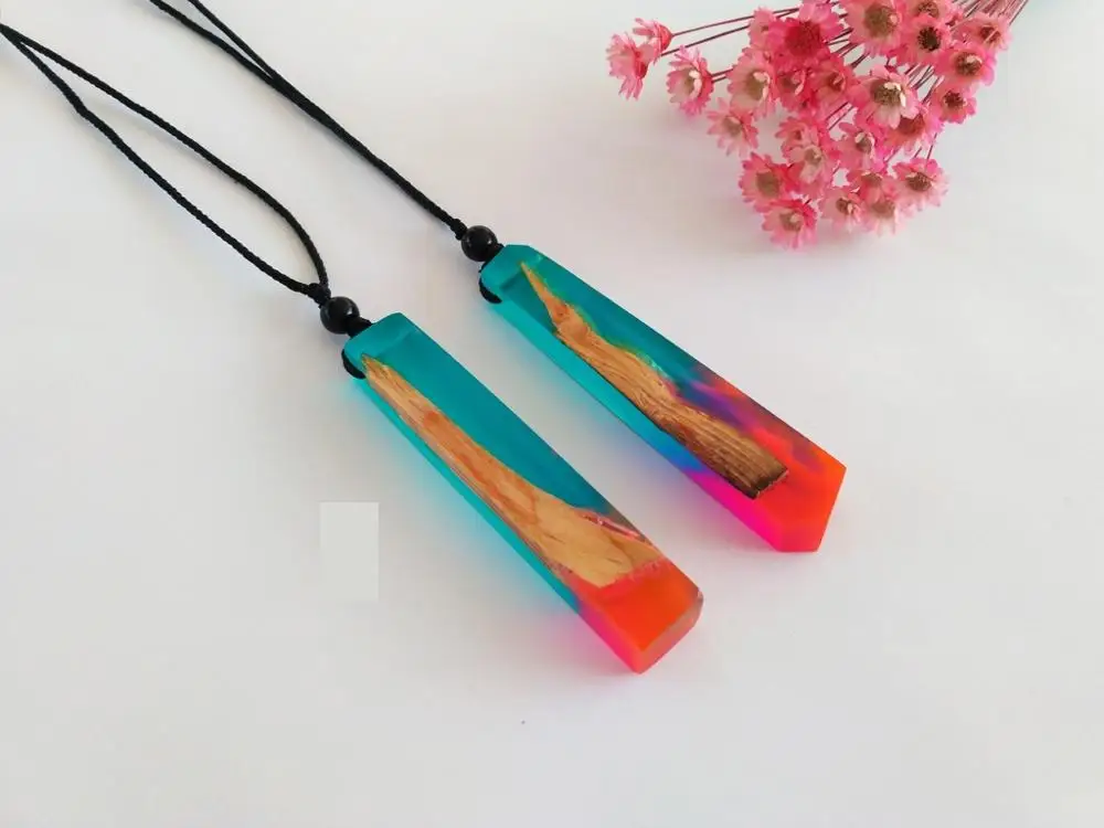 2019 Wooden ocean handmade resin wooden pendant sweater chain neck chain necklace for men and women creative new glue drops