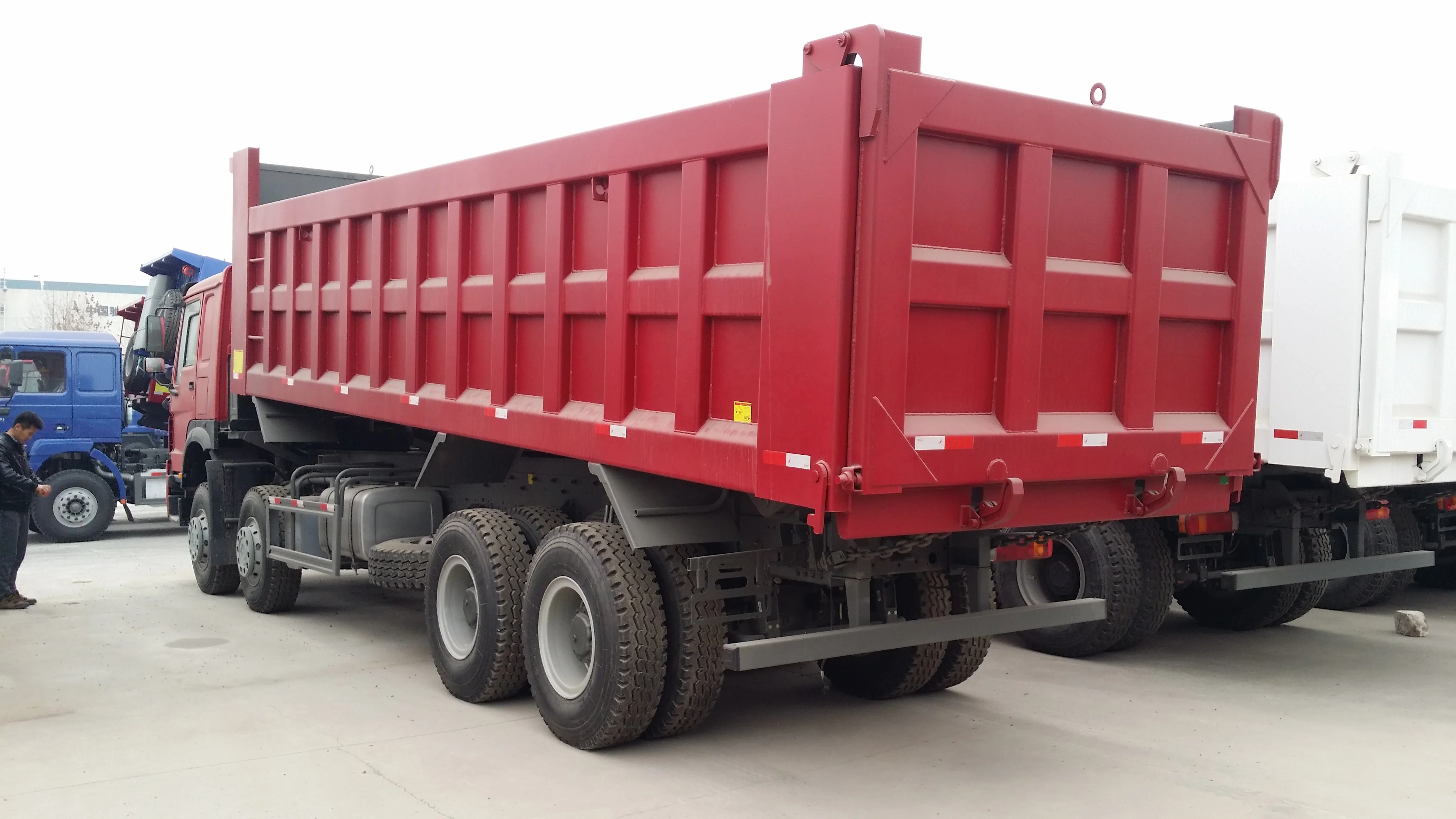 Самосвал HOWO 8x4, 60 тонн