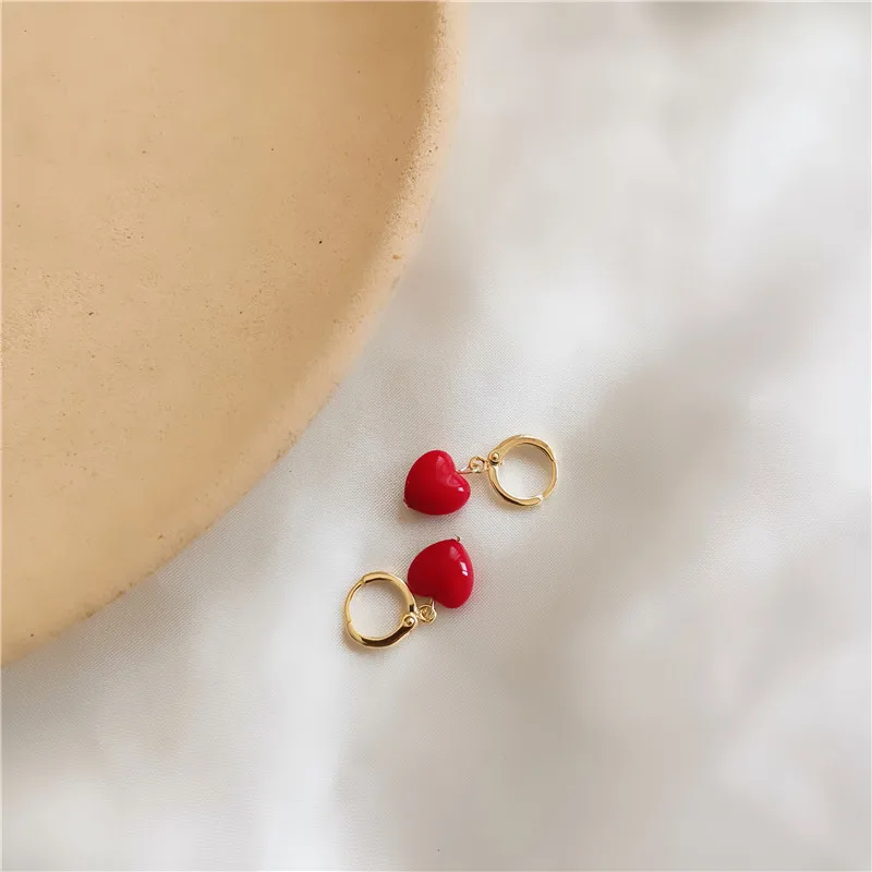 JD ювелирные изделия пользовательский корейский стиль дизайн красные любовь ушные пуговицы 14K позолоченные медные сердца Подвесные серьги