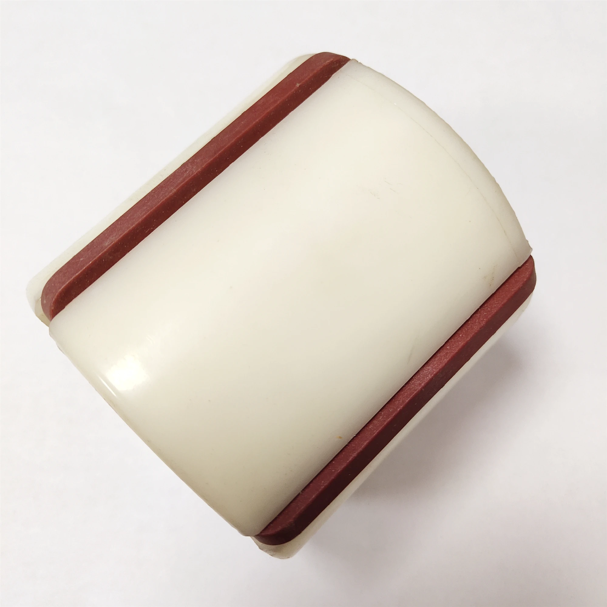 Bush/plastic core holder for slitting machine