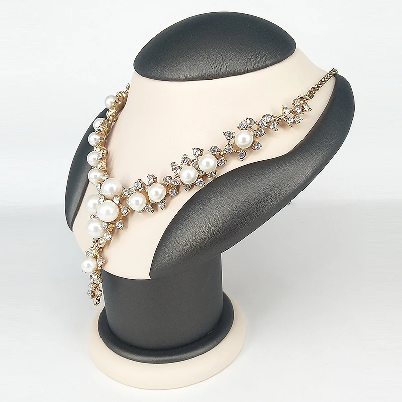 High-end handcrafted custom jewelry from Chinese manufacturers showcases the portraits necklace bust