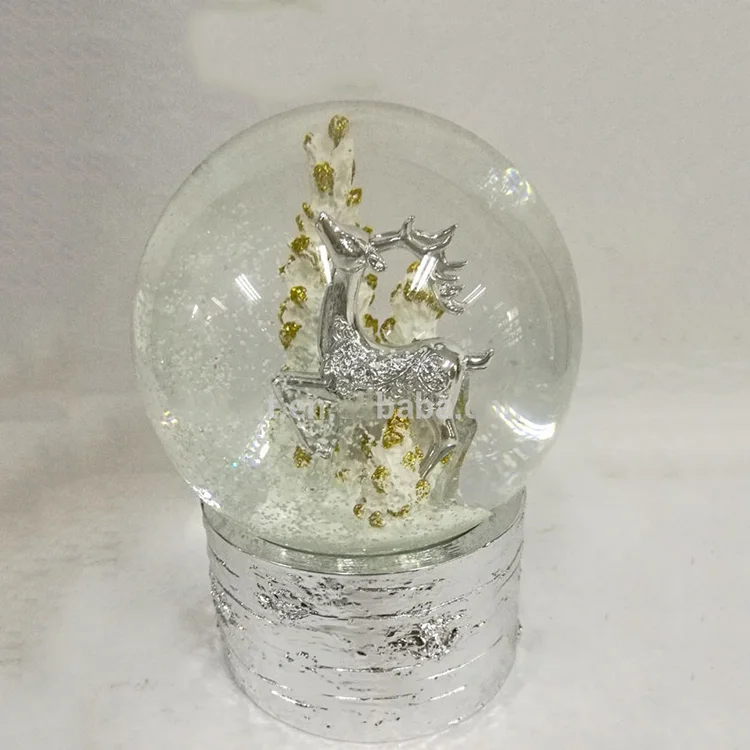 
Custom Beautiful Resin Snow Globe Transparent Crystal Water Ball For Christmas Decoration Gift 