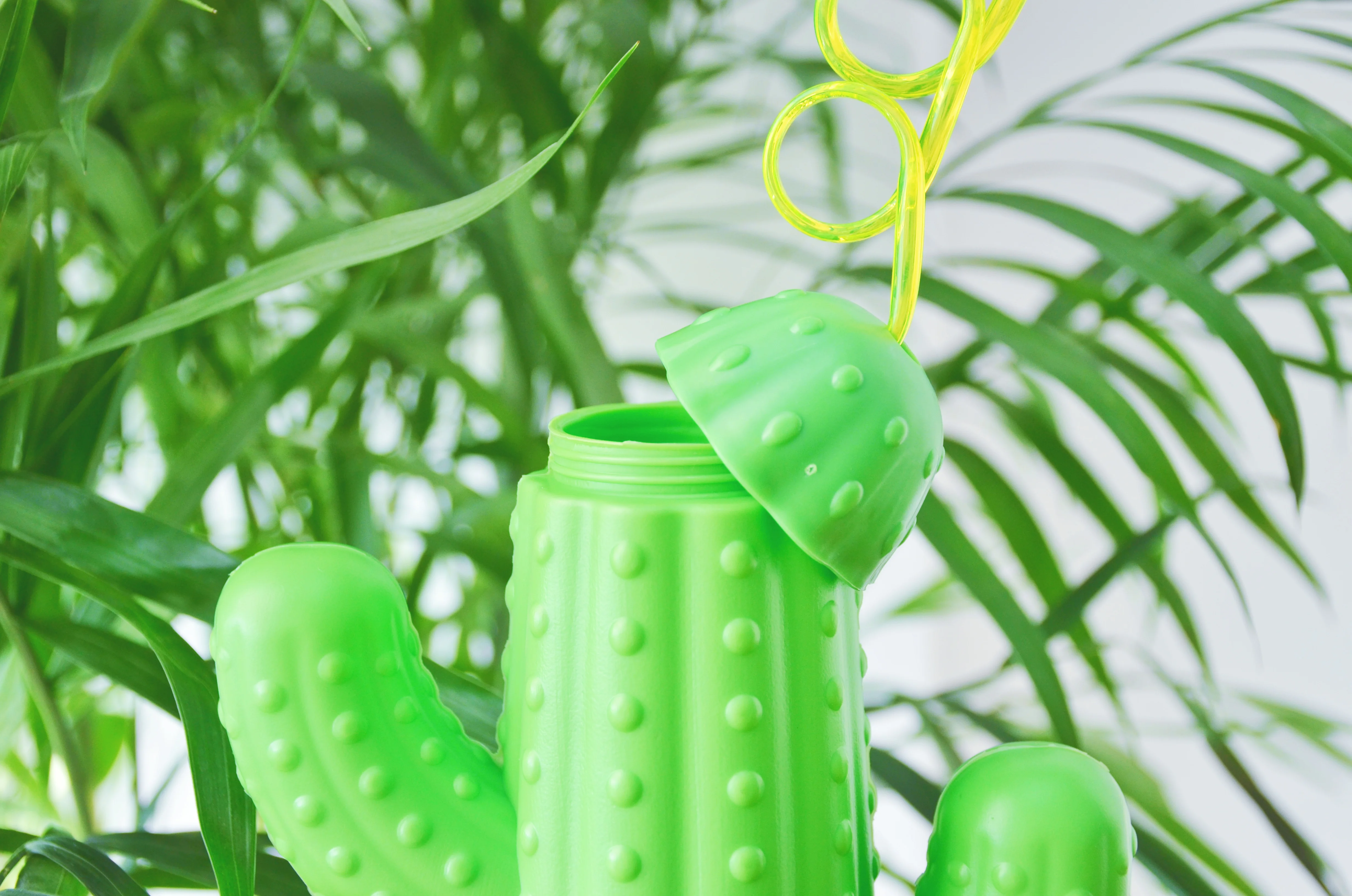 Creative Shape 550ML Cactus Shape Plastic Drinking Water Bottle With Straw