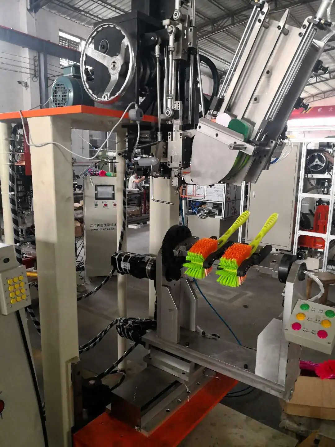 CNC high production automatic 4 axis 1 tufting double brush making machine toilet brush making machine household hockey brush