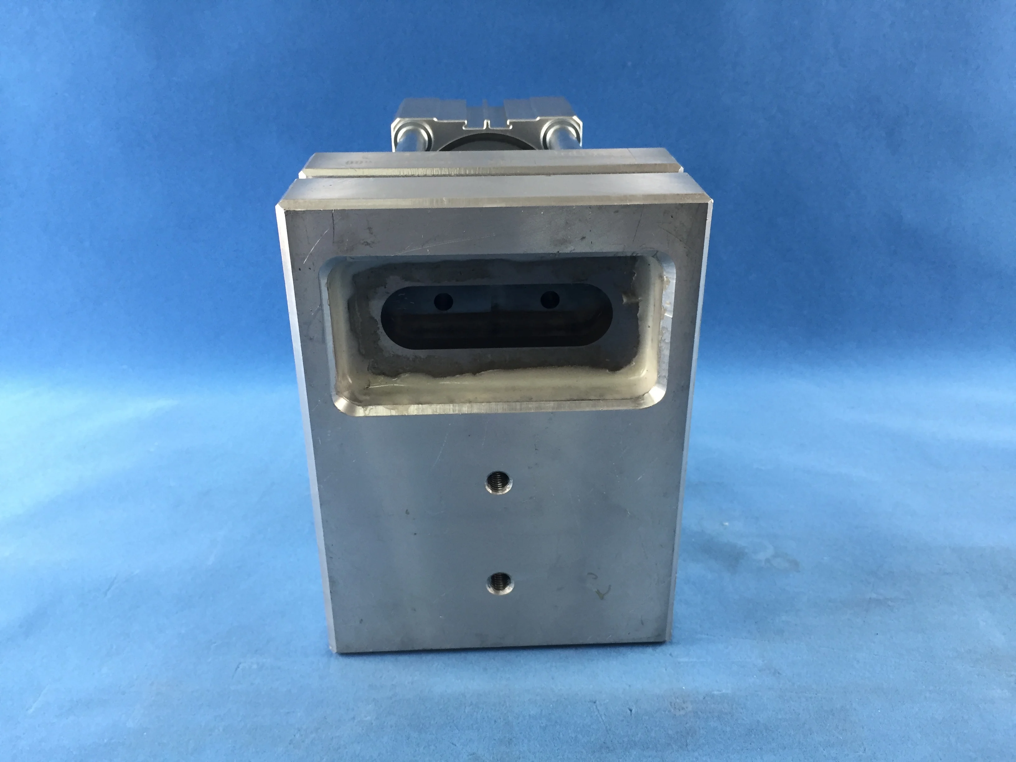  Пробивочная машина с пневматическим приводом для пластиковых пакетов