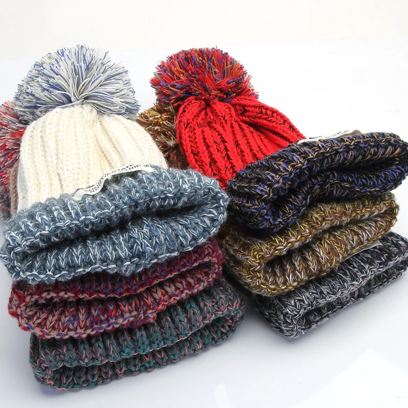 
OEM low MOQ New style korean winter pom pom beanie cuff plain hats with woven label 