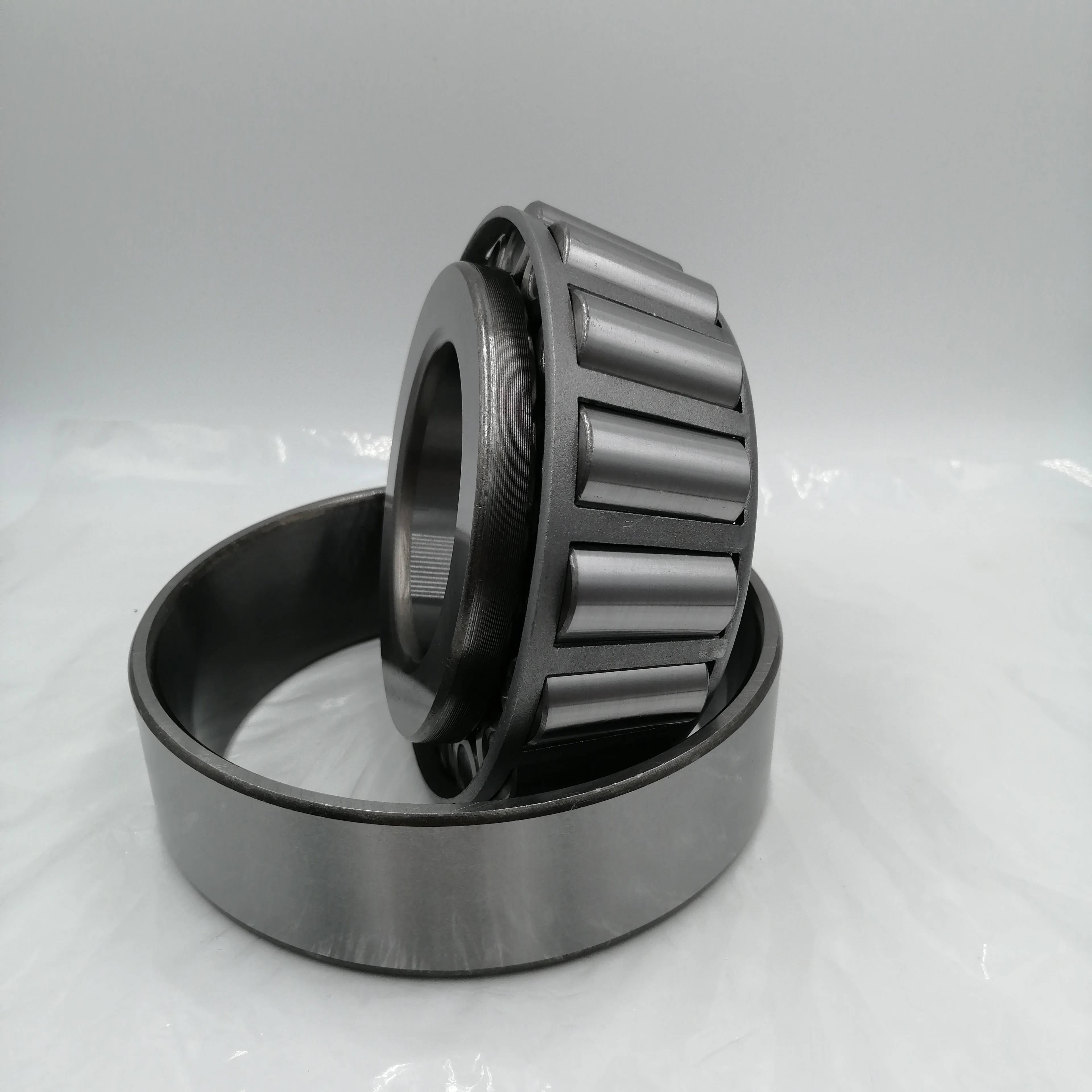 
Factory price tapered roller bearing 32313 32215 32218 
