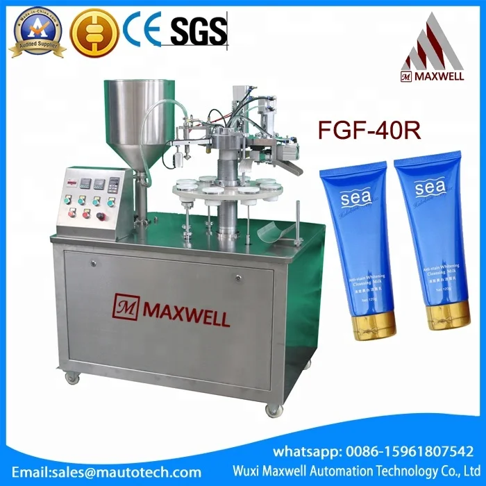 Трубы вставить и кремовой начинкой и запечатывания упаковки машина