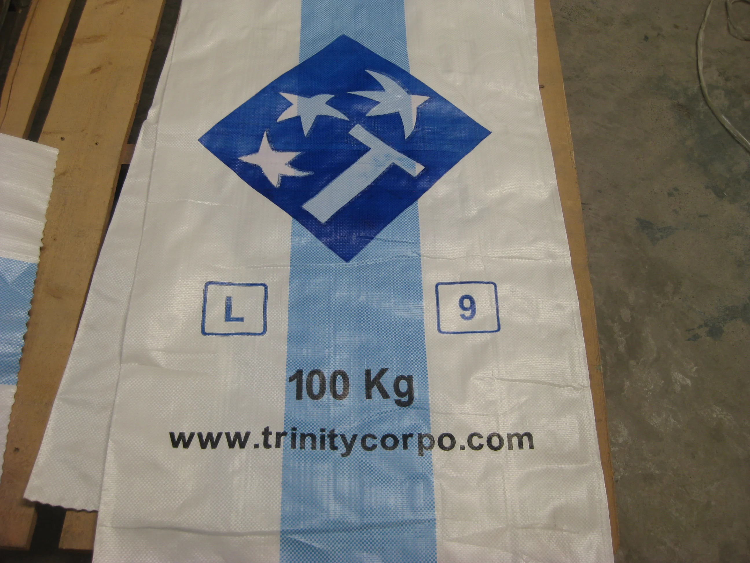 China  cheap 25kg 50kg 100kg  white color pp woven bag