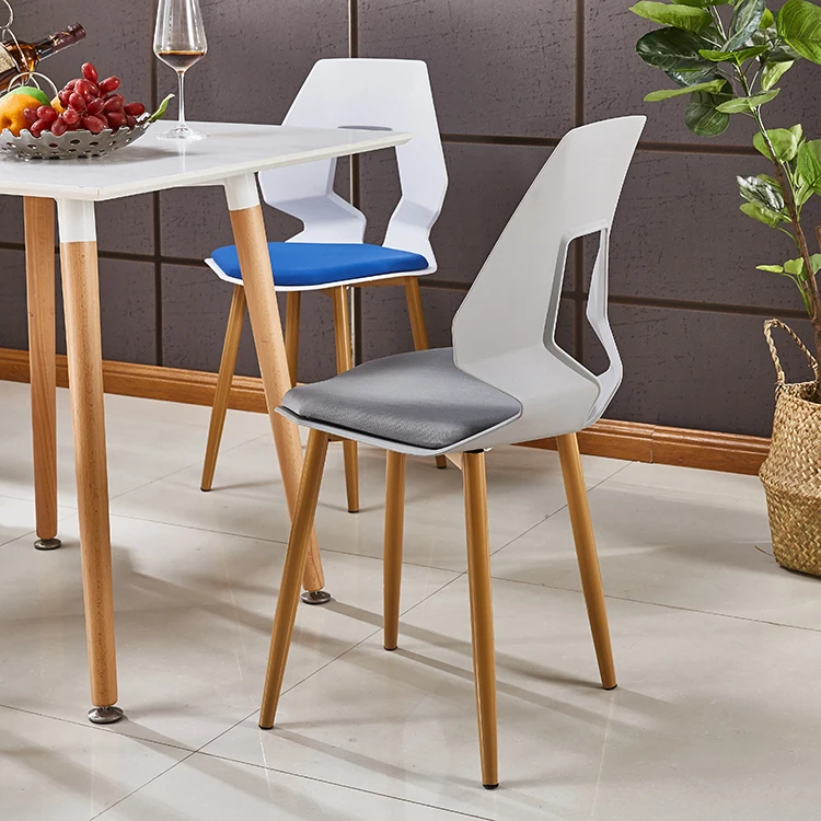 Cheap modern Nordic furniture wooden legs designs stackable pp plastic dining chairs without arms