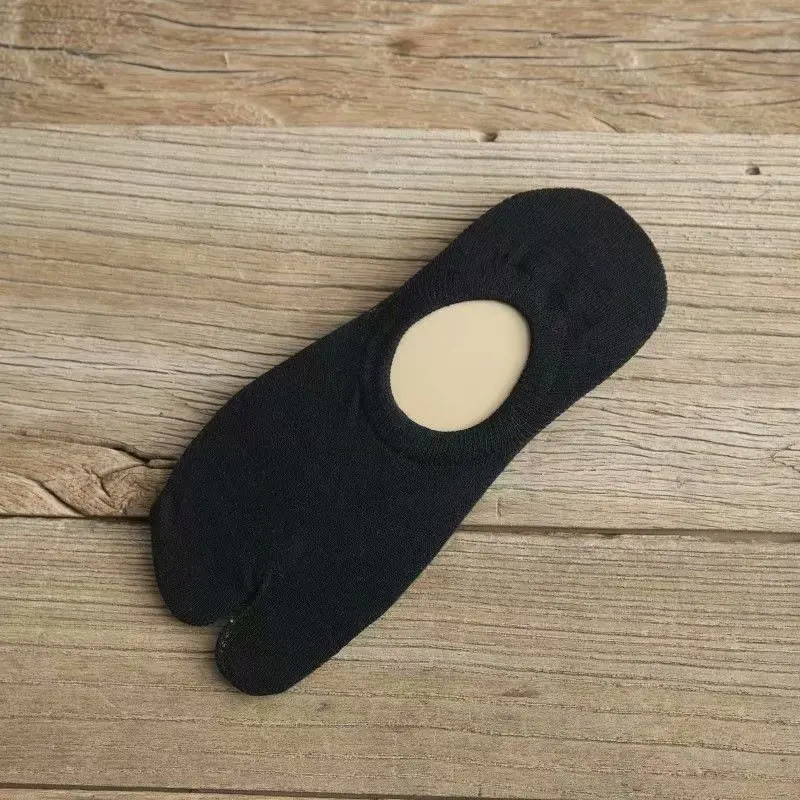 Spring and summer new cotton two - fingered invisible socks for men and women