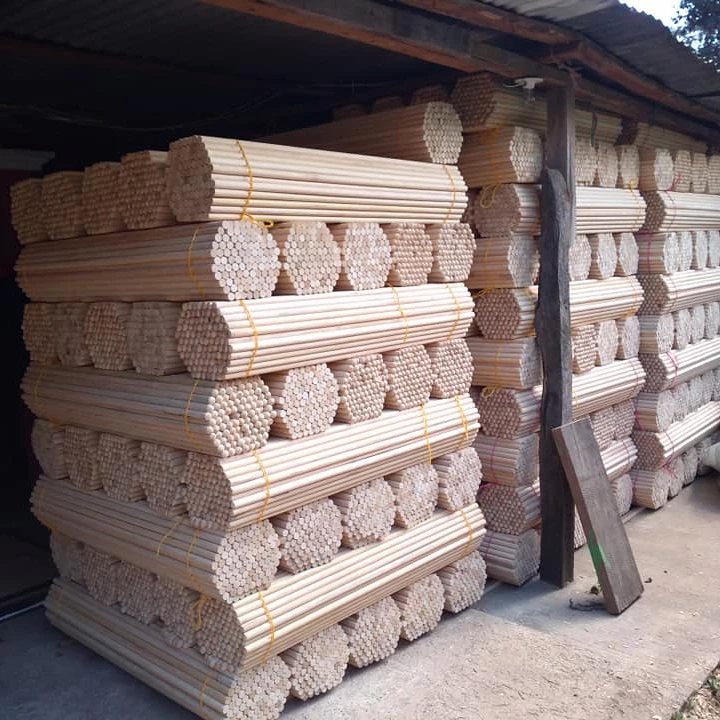 Wholesale price eucalyptus wood handle cleaning tools floor with natural wooden mop stick india