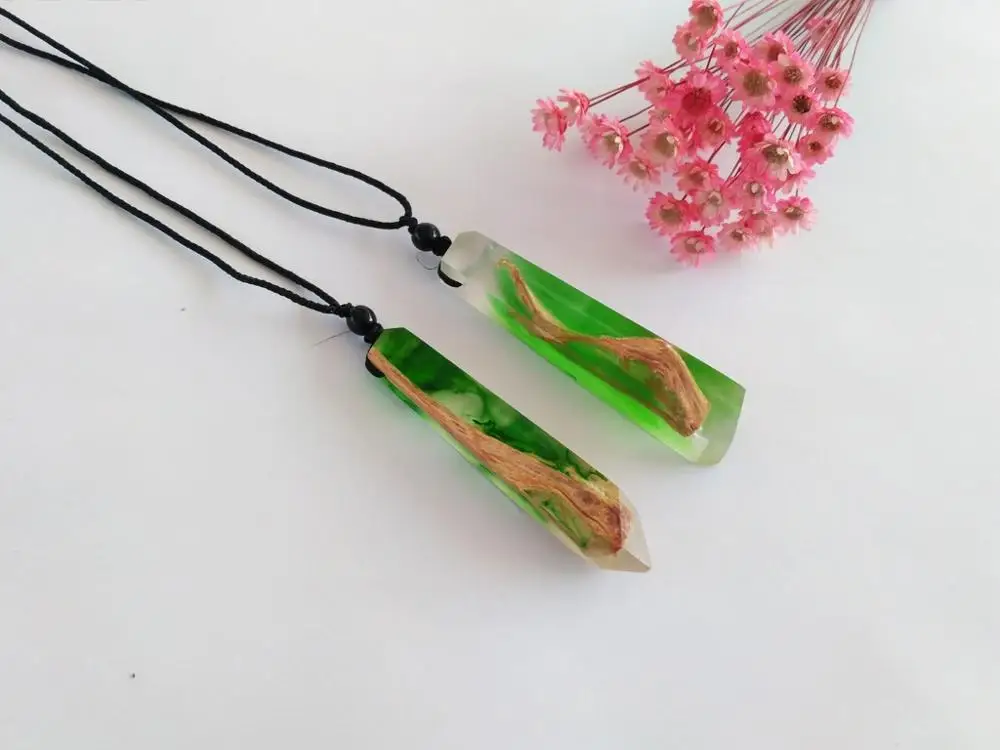 2019 Wooden ocean handmade resin wooden pendant sweater chain neck chain necklace for men and women creative new glue drops