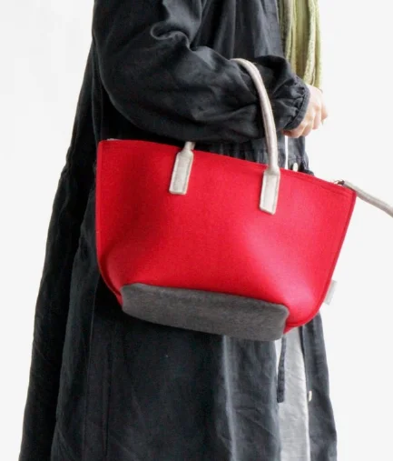 
Felt minimalist office tote bag with zipper, perfect for shopping and casual wear 