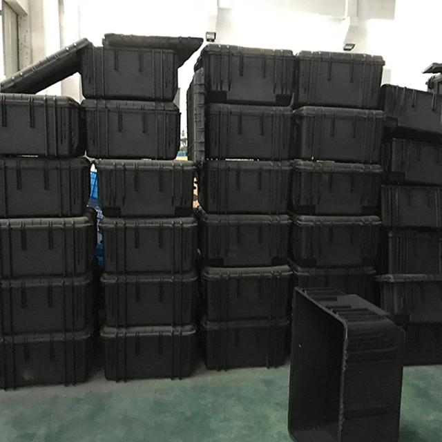 18001 Hand-held stack and nest containers protect plastic injection moulds