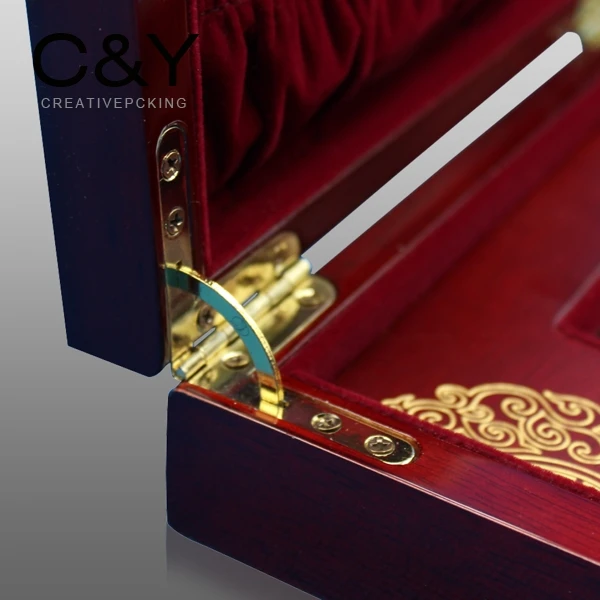 
2019 Hot Sales Custom Affordable Exquisite Metal Coin Case Pine Wooden Gift Box 