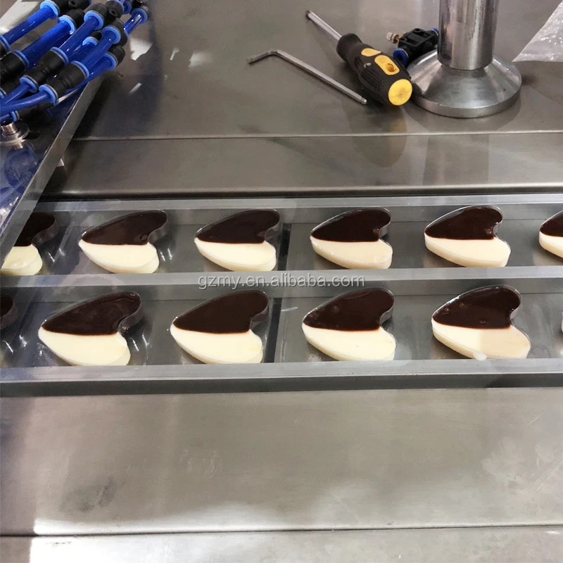 Машина для наполнения и герметизации медом в форме ложки