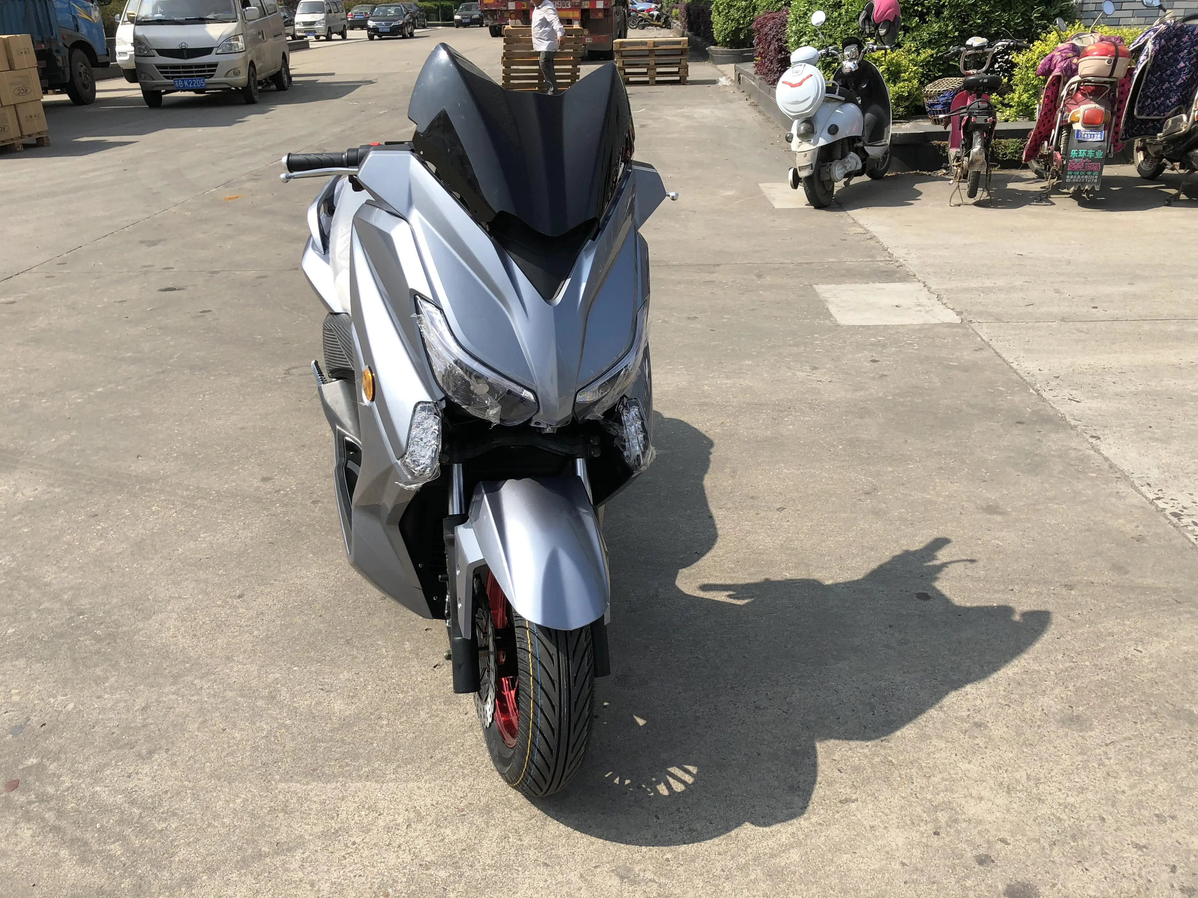 Wuxi Newest Cool Electric T8 Maxi Scooter for Sale