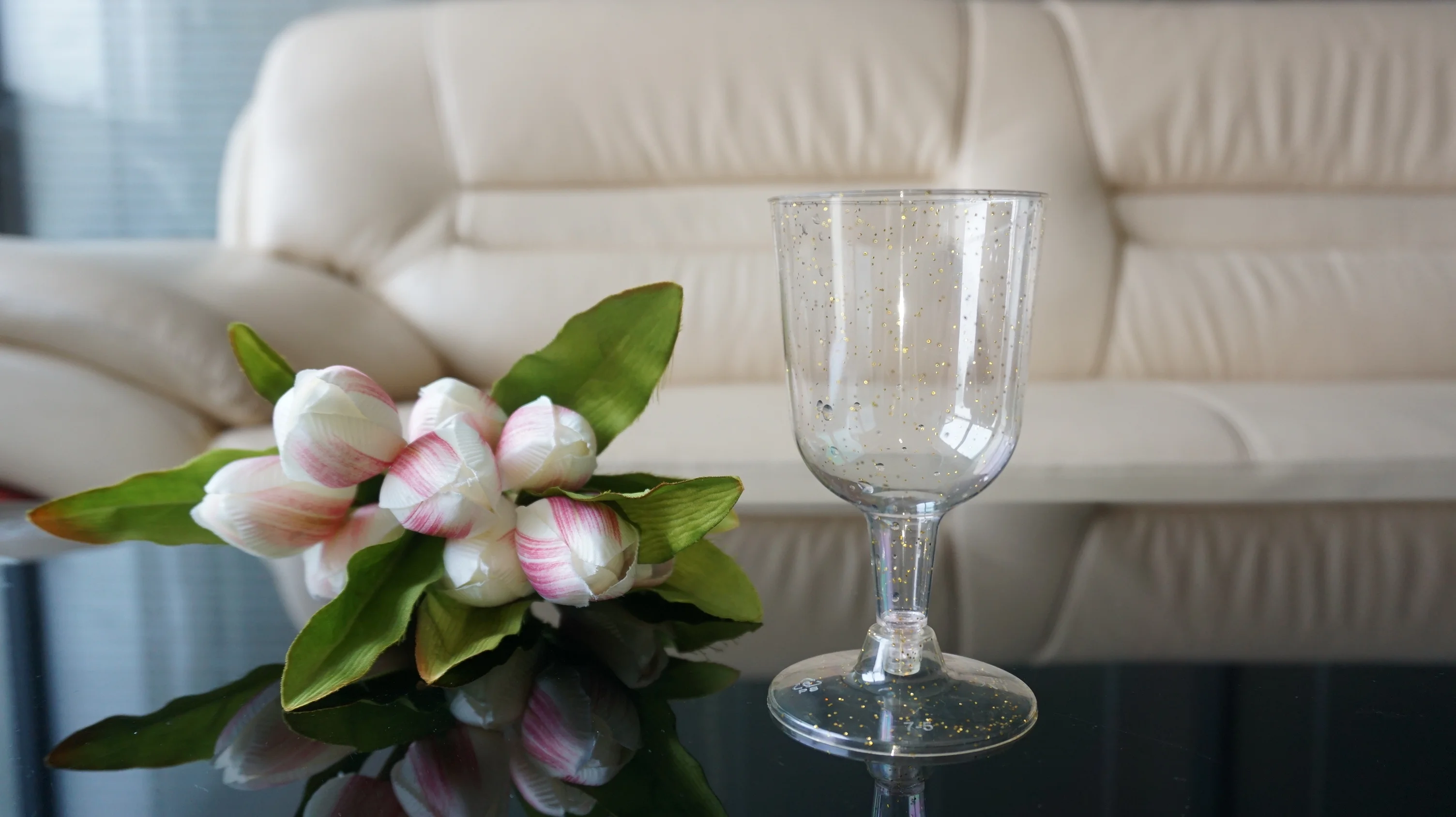 7 oz Gold Glitter Disposable Wine Glasses Clear Hard Plastic Disposable Fancy Cups for Parties & Weddings