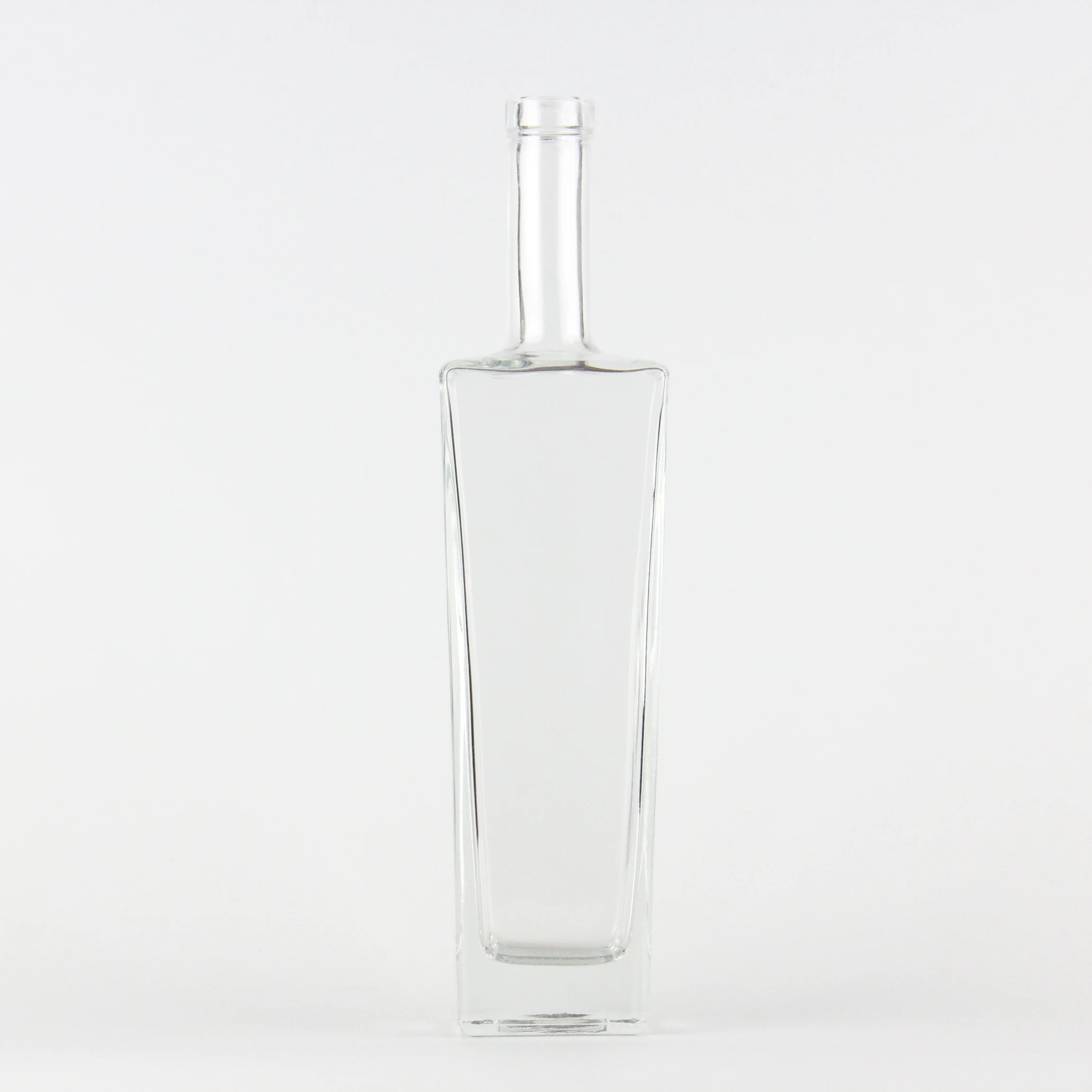 Top grade quality extra flint liquor glass bottle 500ml with cork sealing