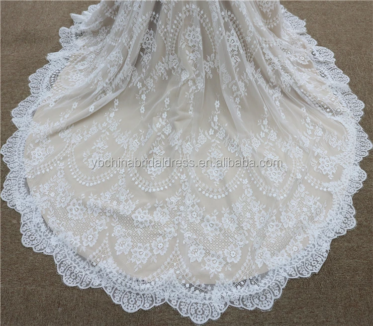 
With two shoulder and V neckline cake skirt wedding dress 