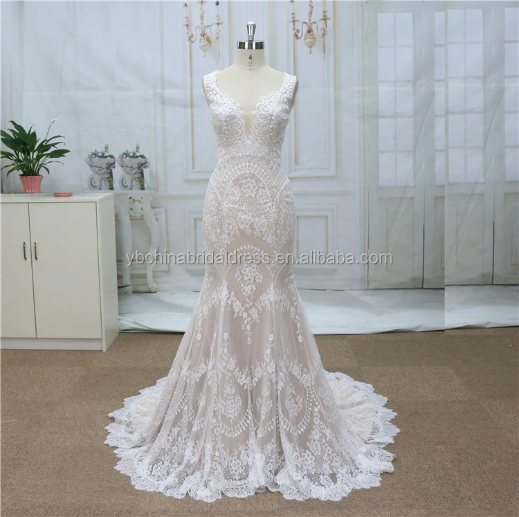 
With two shoulder and V neckline cake skirt wedding dress 