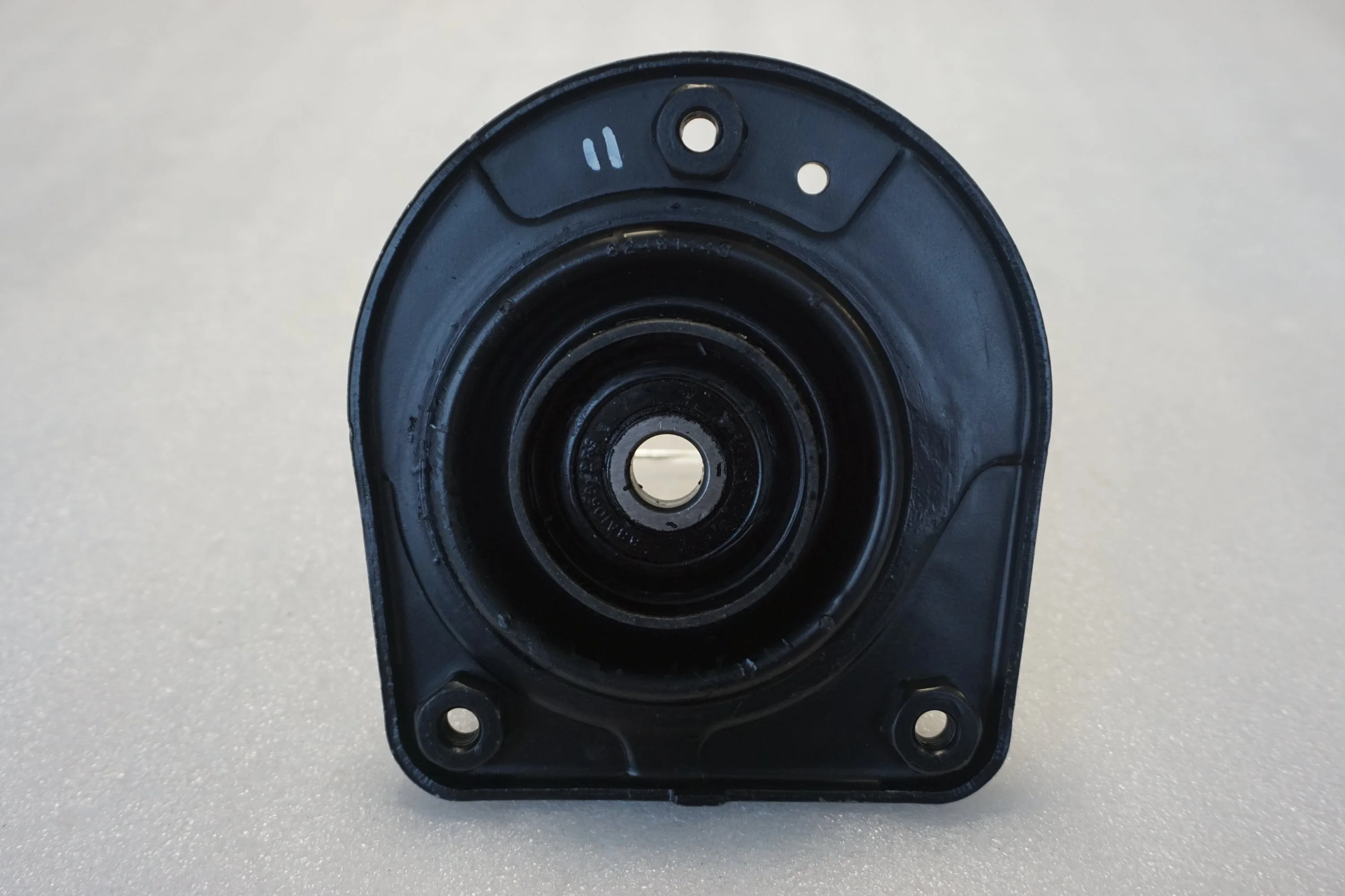 Oem 82491440 80001705 46760673 Right Side Top Strut Mount for Fiat Palio Doblo Siena Strada